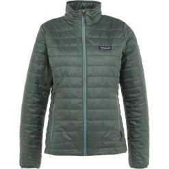 Patagonia NANO PUFF Kurtka Outdoor pesto. Zielone kurtki sportowe damskie marki Patagonia, s, z poliesteru. Za 879,00 zł.