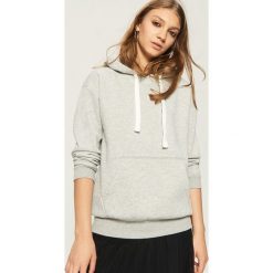 Bluza z kapturem - Jasny szar. Szare bluzy damskie marki Sinsay, s, bez wzorów, bez rękawów, z kapturem. Za 49,99 zł.