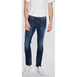 Tommy Jeans - Jeansy Scanton. Niebieskie jeansy męskie Tommy Jeans, bez wzorów. W wyprzedaży za 329,90 zł.