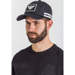 CZAPKA Z DASZKIEM emporio armani. Czarne czapki męskie Emporio Armani, z aplikacjami, z bawełny. Za 327,20 zł.