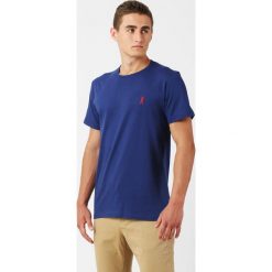 T-Shirt Orlovski R-neck Granatowa Red. Czerwone t-shirty męskie Edward Orlovski, xl, bez wzorów, z bawełny, eleganckie, z włoskim kołnierzykiem. Za 39,00 zł.