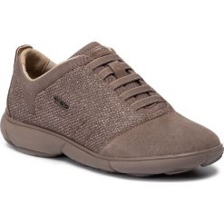 Półbuty GEOX - D Nebula C D621EC 0DV22 C6029 Taupe. Brązowe półbuty damskie Geox, na co dzień, z aplikacjami, ze skóry, bez obcasa, na płaskiej podeszwie, bez zapięcia. W wyprzedaży za 449,00 zł.