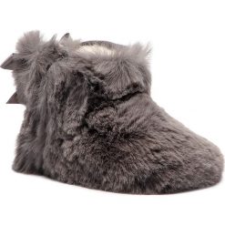 Kapcie UGG - I Jesse Bow II Fluff 1094493I Inf/Chrc. Szare sandały dziewczęce Ugg, z wełny, bez zapięcia. Za 339,00 zł.