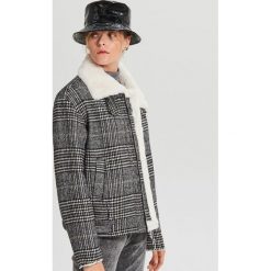 Kurtka z eko futrem - Beżowy. Brązowe kurtki damskie Cropp, s, bez wzorów, bez kaptura. Za 229,99 zł.