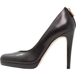 MICHAEL Michael Kors ANTOINETTE Szpilki black. Czarne szpilki MICHAEL Michael Kors, z materiału. Za 739,00 zł.