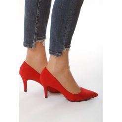 Czerwone Szpilki Spikes. Czerwone czółenka damskie Born2be, bez wzorów, ze szpiczastym noskiem, bez obcasa, na szpilce. Za 79,99 zł.