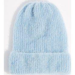 Czapka beanie z połyskującym włosiem - Niebieski. Niebieskie czapki damskie Mohito. Za 39,99 zł.