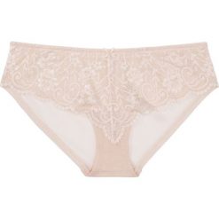 Figi "hipster" bonprix pudrowy. Czerwone figi bonprix, w koronkowe wzory, z bawełny. Za 16,99 zł.