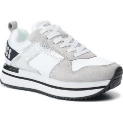 Sneakersy BIKKEMBERGS - Low Top Lace Up B4BKW0057 White/Silver. Szare półbuty damskie Bikkembergs, ze skóry. W wyprzedaży za 759,00 zł.
