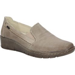 Beżowe półbuty slip on skórzane ażurowe na koturnie Helios 350. Brązowe półbuty damskie na koturnie marki Helios, w ażurowe wzory. Za 188,99 zł.