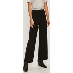 Calvin Klein Jeans - Spodnie. Czarne spodnie damskie Calvin Klein Jeans, s, bez wzorów, z elastanu. Za 449,90 zł.