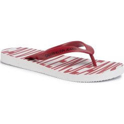 Japonki CALVIN KLEIN JEANS - Enrico B4S0676 White/Racing Red. Czerwone klapki męskie Calvin Klein Jeans, z jeansu, bez zapięcia. Za 119,00 zł.
