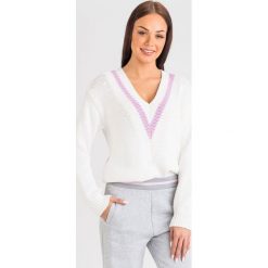 SWETER emporio armani travel essential. Swetry damskie Emporio Armani, bez wzorów, biznesowe, bez rękawów, bez kaptura. Za 903,20 zł.