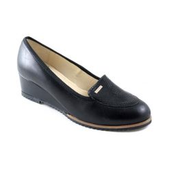 Buty ślubne damskie: Skórzane czółenka w kolorze czarnym