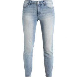 Armani Exchange Jeans Skinny Fit indigo denim. Niebieskie jeansy damskie relaxed fit Armani Exchange, z bawełny. W wyprzedaży za 384,30 zł.