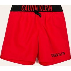 Calvin Klein - Szorty kąpielowe dziecięce 128-176 cm. Czarne spodenki chłopięce Calvin Klein, z nadrukiem, z poliesteru. W wyprzedaży za 219,90 zł.