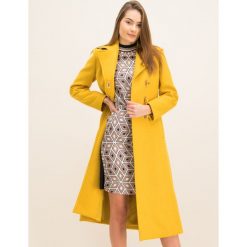 Płaszcz zimowy Tory Burch Overload 61162. Żółte płaszcze damskie Tory Burch, na zimę, bez wzorów, z wełny. W wyprzedaży za 1709,00 zł.