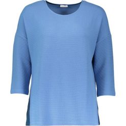Koszulka w kolorze błękitnym. Niebieskie koszulki damskie marki Gerry Weber, z okrągłym kołnierzem. W wyprzedaży za 65,95 zł.