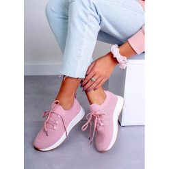 Różowe buty sportowe sznurowane casu 20p7/m. Różowe buty dziewczęce sportowe Casu, bez wzorów, przed kostkę, na sznurówki. Za 49,99 zł.