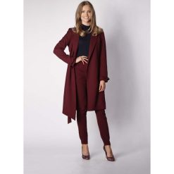 Bordowy Elegancki Płaszcz z Falbanką na Rękawie. Czerwone kurtki damskie Nommo, s, z poliesteru, eleganckie. Za 179,90 zł.