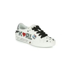 Buty Karl Lagerfeld SKOOL JEWEL BADGE LO. Białe trampki i tenisówki damskie KARL LAGERFELD, bez wzorów, bez zapięcia. Za 969,00 zł.