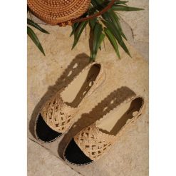 Ciemnobeżowe Espadryle Marimba. Brązowe espadryle damskie Renee, bez wzorów, bez obcasa, na płaskiej podeszwie. Za 99,99 zł.