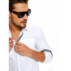 Koszula męska gładka ze wstawkami w kratkę i wywijanymi rękawami. Białe koszule męskie Top Secret, na lato, m, w kratkę, eleganckie, bez kołnierzyka, bez rękawów. W wyprzedaży za 39,99 zł.