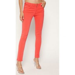 Jeansy Skinny Fit Emporio Armani 6G2J28 2N74Z 0319. Czerwone jeansy damskie Emporio Armani. W wyprzedaży za 449,00 zł.