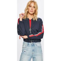 Tommy Hilfiger - Kurtka. Niebieskie kurtki damskie TOMMY HILFIGER, s, bez wzorów, z bawełny, krótkie. W wyprzedaży za 429,90 zł.