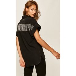 Guess Jeans - Koszula jeansowa. Czarne bluzki damskie Guess Jeans, na co dzień, s, z aplikacjami, z bawełny, klasyczne, z klasycznym kołnierzykiem, z krótkim rękawem. Za 639,90 zł.