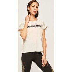 Under Armour - T-shirt. Pomarańczowe bluzki damskie Under Armour, s, z nadrukiem, z bawełny, z okrągłym kołnierzem, z krótkim rękawem. W wyprzedaży za 79,90 zł.