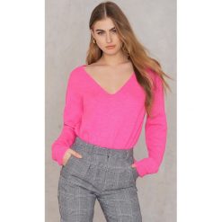 Swetry oversize damskie: Trendyol Długi sweter z głębokim dekoltem - Pink