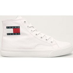 Tommy Jeans - Trampki. Białe trampki i tenisówki damskie Tommy Jeans, bez wzorów, z jeansu, na sznurówki. Za 359,90 zł.