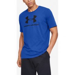 Under Armour Sportstyle Koszulka Niebieski. Niebieskie podkoszulki męskie Under Armour, xl, z nadrukiem, z bawełny, bez kołnierzyka, z krótkim rękawem, krótkie. Za 128,95 zł.