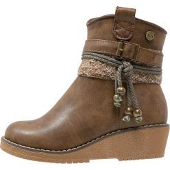 XTI Botki taupe. Brązowe botki damskie skórzane marki Xti, klasyczne. W wyprzedaży za 136,95 zł.