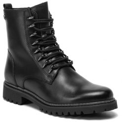 Trapery TAMARIS - 1-25234-23 Black 001. Czarne trapery damskie Tamaris, ze skóry, klasyczne, bez obcasa, bez zapięcia. W wyprzedaży za 299,00 zł.
