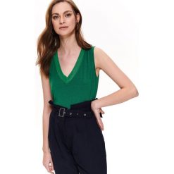 Bluzka bez rękawów damska, gładka. Zielone bluzki damskie Top Secret, bez wzorów, eleganckie, z dekoltem w serek, bez rękawów. W wyprzedaży za 24,99 zł.