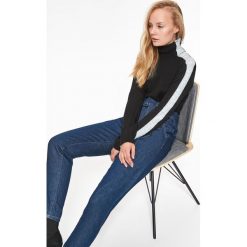 DOPASOWANY SWETER GOLF. Czarne golfy damskie marki Top Secret, w paski, z dzianiny. W wyprzedaży za 59,99 zł.