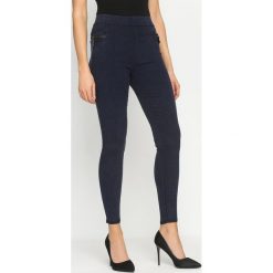 Spodnie damskie: Granatowe Legginsy Rampant