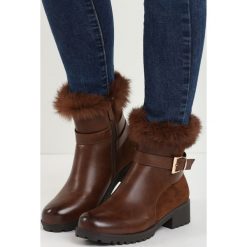 Camelowe Botki Tippet. Czarne botki damskie na zamek Born2be, z materiału, z okrągłym noskiem, na płaskiej podeszwie, z paskami. Za 89,99 zł.