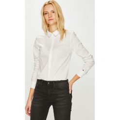 Tommy Hilfiger - Koszula. Białe bluzki damskie marki TOMMY HILFIGER, z bawełny, klasyczne, z klasycznym kołnierzykiem, z długim rękawem. Za 399,90 zł.