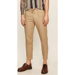 Only & Sons - Spodnie. Spodnie męskie Only & Sons, na co dzień, bez wzorów, z bawełny. W wyprzedaży za 149,90 zł.