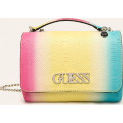 Guess Jeans - Torebka. Listonoszki damskie Guess Jeans, z aplikacjami, z bawełny, na ramię, bez dodatków. Za 659,90 zł.