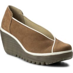 Półbuty FLY LONDON - Yucafly P500839001 Sand/Offwhite. Brązowe creepersy damskie Fly London, z materiału, na koturnie. W wyprzedaży za 299,00 zł.