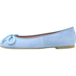 Pretty Ballerinas ANGELIS Baleriny avola. Niebieskie baleriny damskie marki Pretty Ballerinas, bez wzorów, ze skóry, bez obcasa. W wyprzedaży za 377,30 zł.