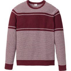 Sweter z bawełny z recyclingu Regular Fit bonprix czerwony klonowy w paski. Brązowe swetry męskie bonprix, s, w paski, z bawełny, z okrągłym kołnierzem, bez kaptura. Za 59,99 zł.