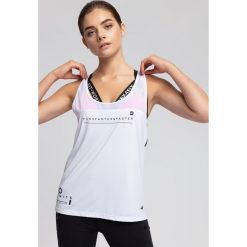 Top treningowy damski TSDF202 - biały. Białe topy damskie marki 4f, z elastanu, bez rękawów, na fitness i siłownię. W wyprzedaży za 59,99 zł.