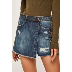 Desigual - Szorty jeansowe. Niebieskie szorty damskie Desigual, bez wzorów, z bawełny, casualowe. W wyprzedaży za 179,90 zł.