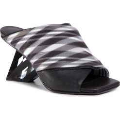Klapki UNITED NUDE - Rockit Op Sandal 105350114951 Black. Czarne klapki damskie United Nude, bez wzorów, ze skóry, bez obcasa. W wyprzedaży za 829,00 zł.