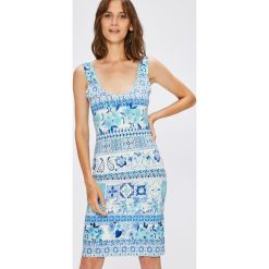 Desigual - Sukienka Luana. Niebieskie sukienki damskie Desigual, na co dzień, s, bez wzorów, z elastanu, casualowe, z okrągłym kołnierzem, bez rękawów, mini, proste. W wyprzedaży za 159,90 zł.
